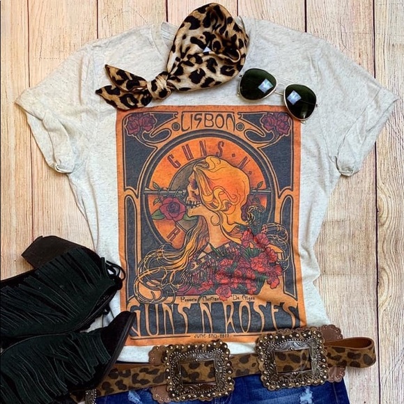 COMMENT for RESTOCK! 🚨✨ Guns N Roses Graphic Tee - Picture 3 of 3